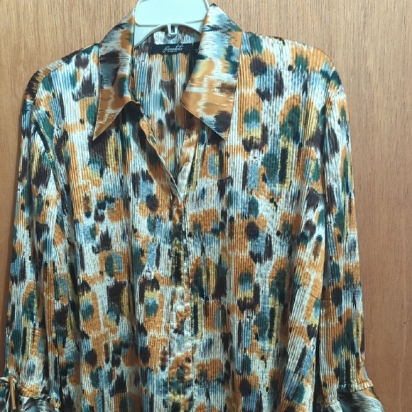 Essentials Multicolor Button-Up Blouse - Picture 4 of 4